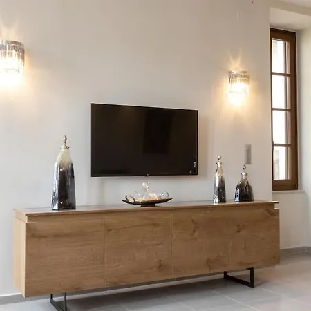Orion Maison: Luxury 3-bedroom Maisonette In The Center Of Town Villa Gythio
