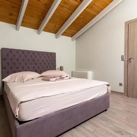 Orion Maison: Luxury 3-bedroom Maisonette In The Center Of Town Villa