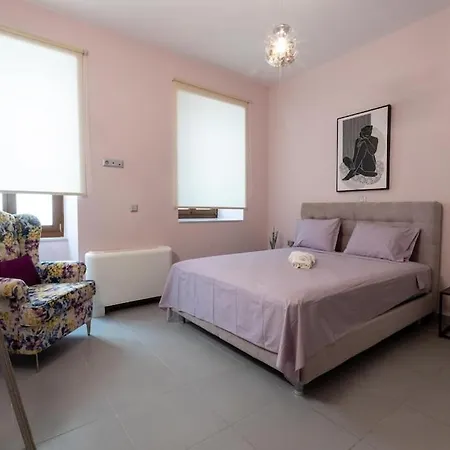 Orion Maison: Luxury 3-bedroom Maisonette In The Center Of Town Gythio