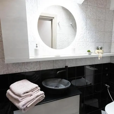 Orion Maison: Luxury 3-bedroom Maisonette In The Center Of Town * Gythio