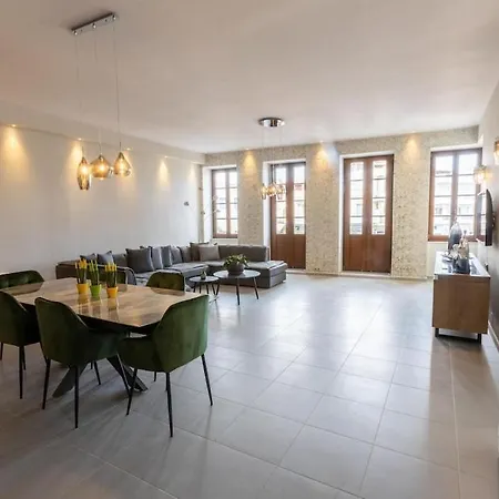 Orion Maison: Luxury 3-bedroom Maisonette In The Center Of Town *